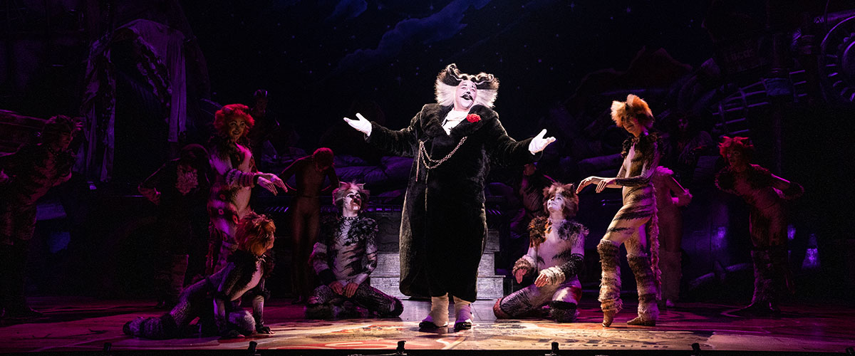 John Anker Bow as Bustopher Jones and the company of the 2021-2022 national tour of CATS (Photo By Matthew Murphy, Murphymade)